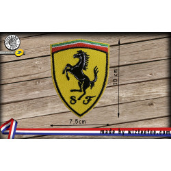 écusson  Ferrari brodé à coudre ou à thermocoller